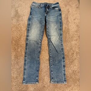 American Eagle Outfitters Men’s Straight Jeans in Faded Blue Wash